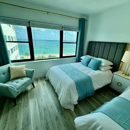 Directly On The Beach With Pool & Ocean View